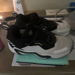 Mens size 11 Basketball Adidas shoes $75